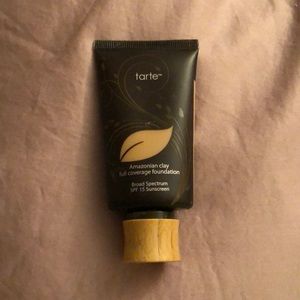 Tarte Amazonian clay foundation